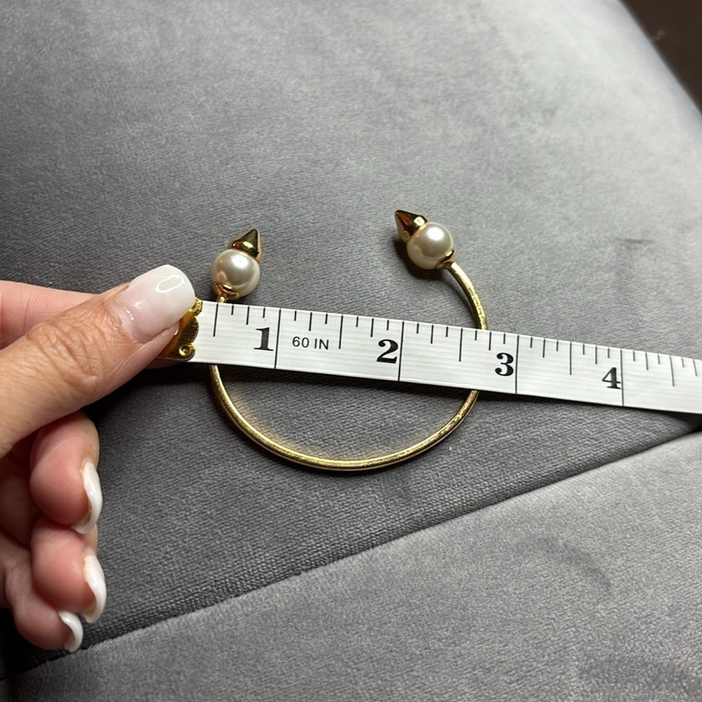 Stella & Dot: Elegant Gold and Pearl Bracelet - Picture 4 of 6